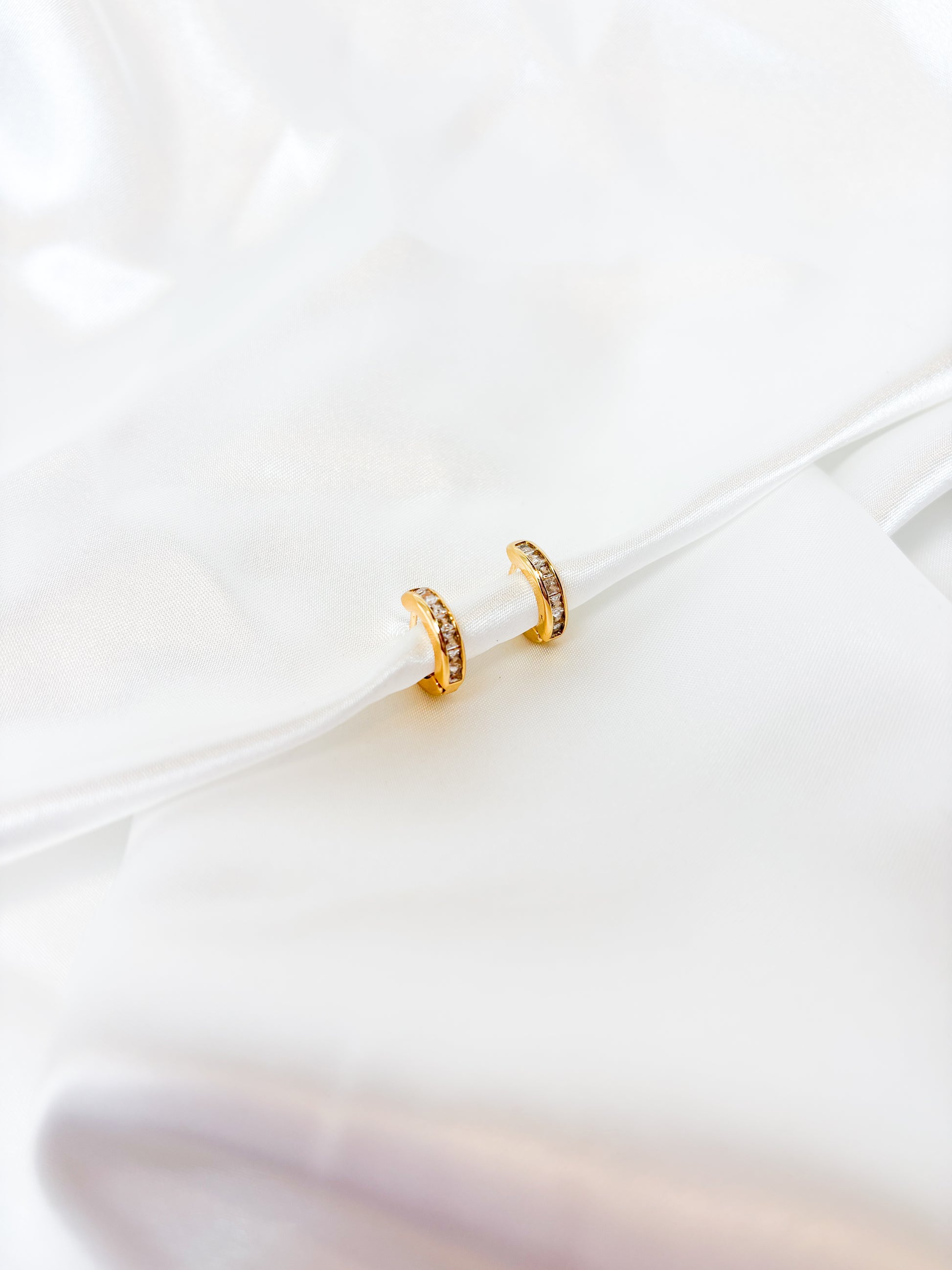 The Stella Petite Huggies